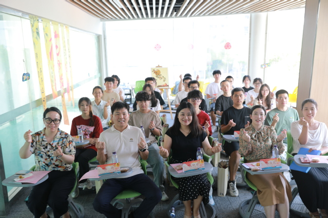 鑄牢中華民族共同體意識(shí) 共賞‘易’輪月，同念家國情——中秋茶話會(huì)側(cè)記